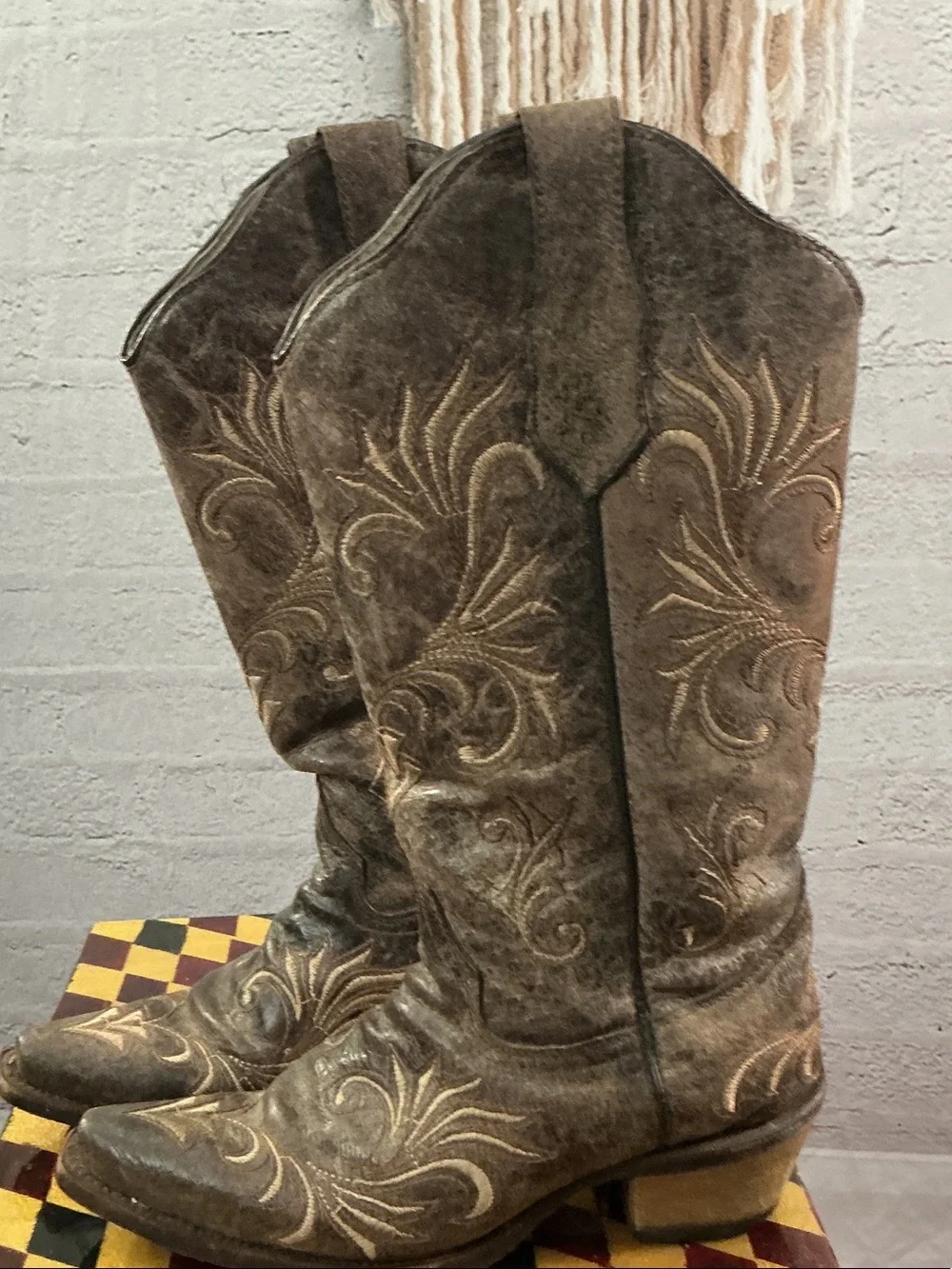 Circle G Distressed Brown Embroidered Western Boots